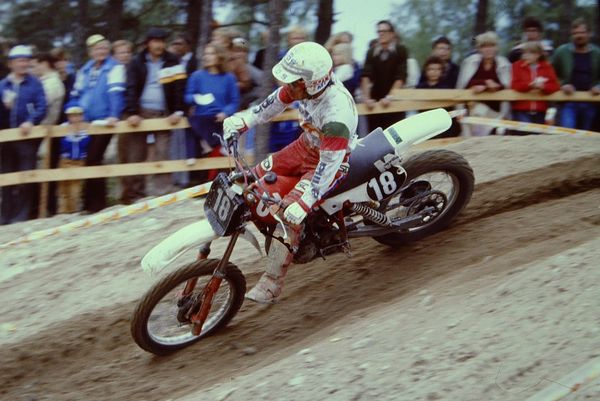 Aprilialla MM-pistemetsästyksessä Salo GP-125cc 1980